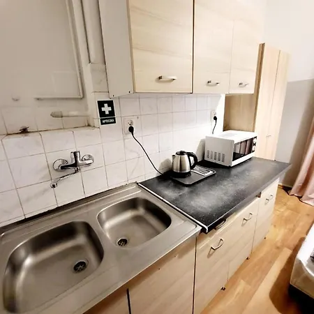 بيت شباب Tanie Spanie Wilda - Zameldowanie Bezobslugowe - *