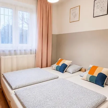 Hostel Tanie Spanie Wilda - Zameldowanie Bezobslugowe - *